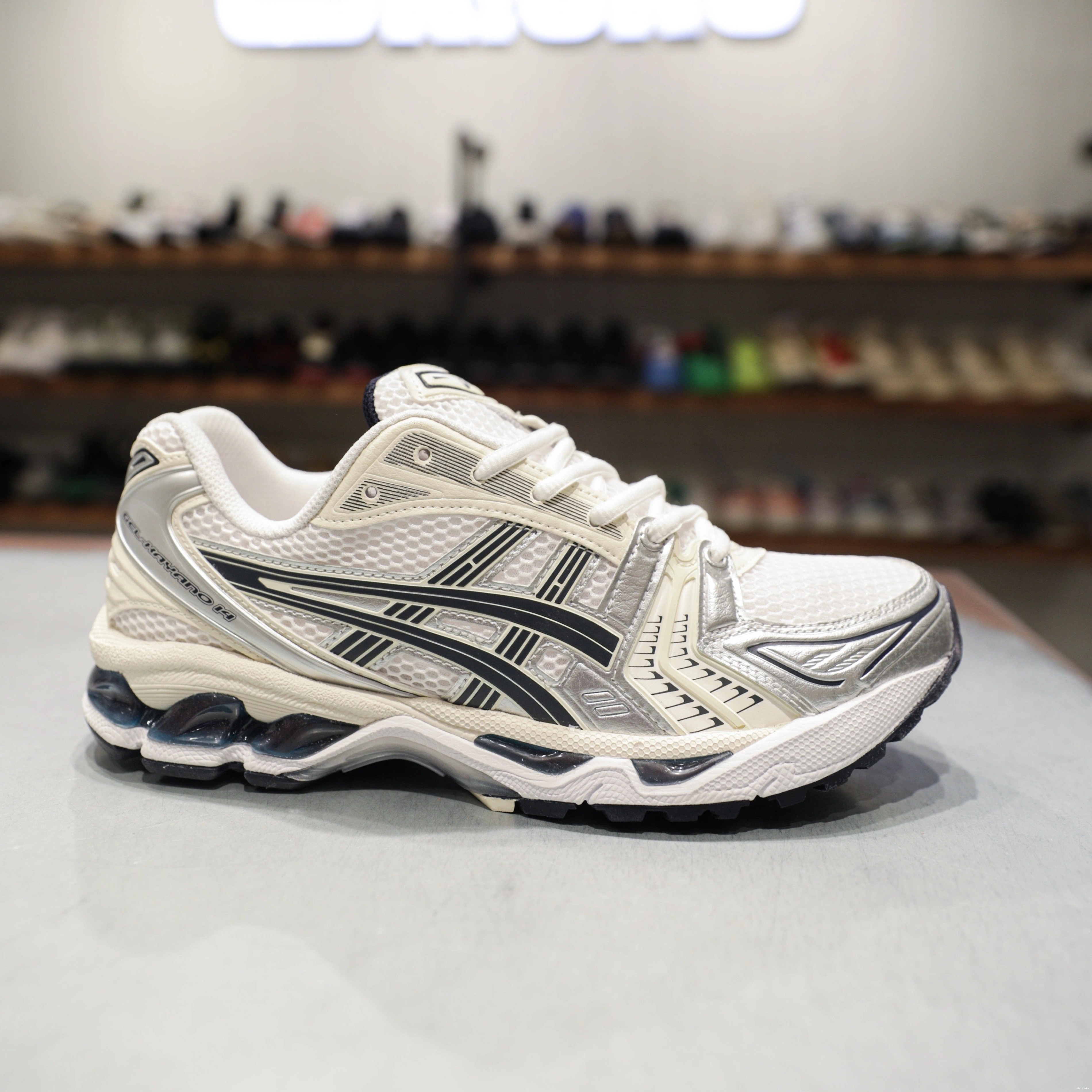 Midnight 14 White Gel-Kayano W ASICS 0821